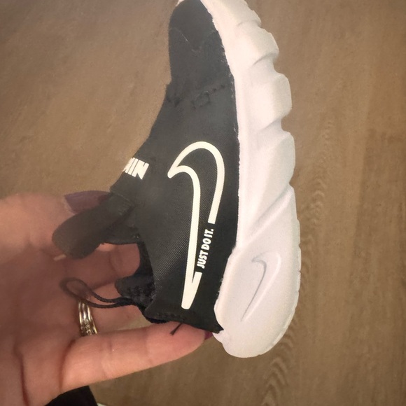 Nike - Picture 3 of 3